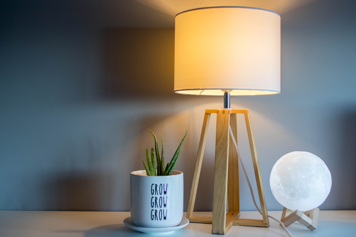 Cream ceramic base table lamp