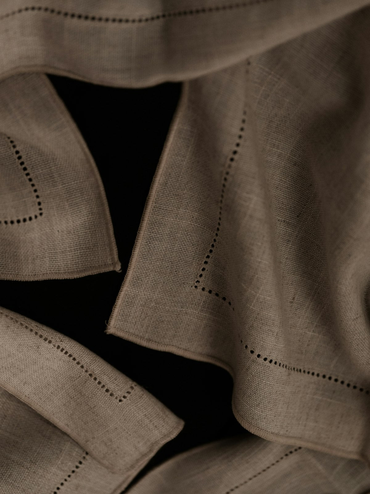 Linen table runner, angle view