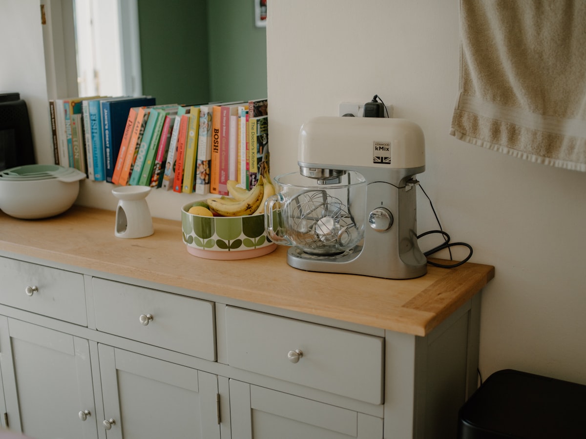 Stand mixer, 1000W, styled kitchen view
